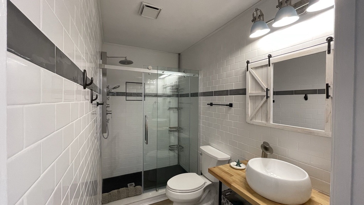 Photo of Bathroom in Weeki Wachee Gardens