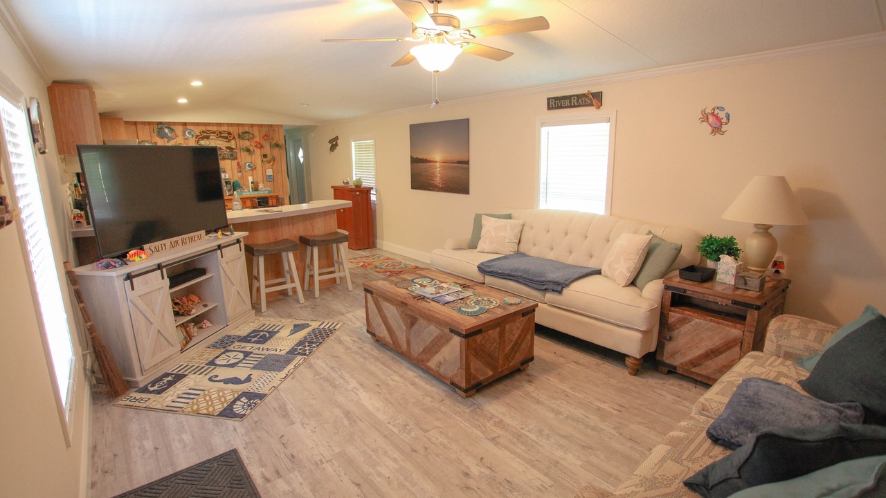 Photo of Livingroom in Chiefland