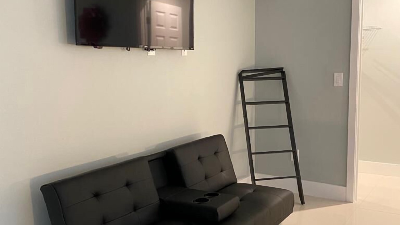 Photo of Livingroom in Edgewater