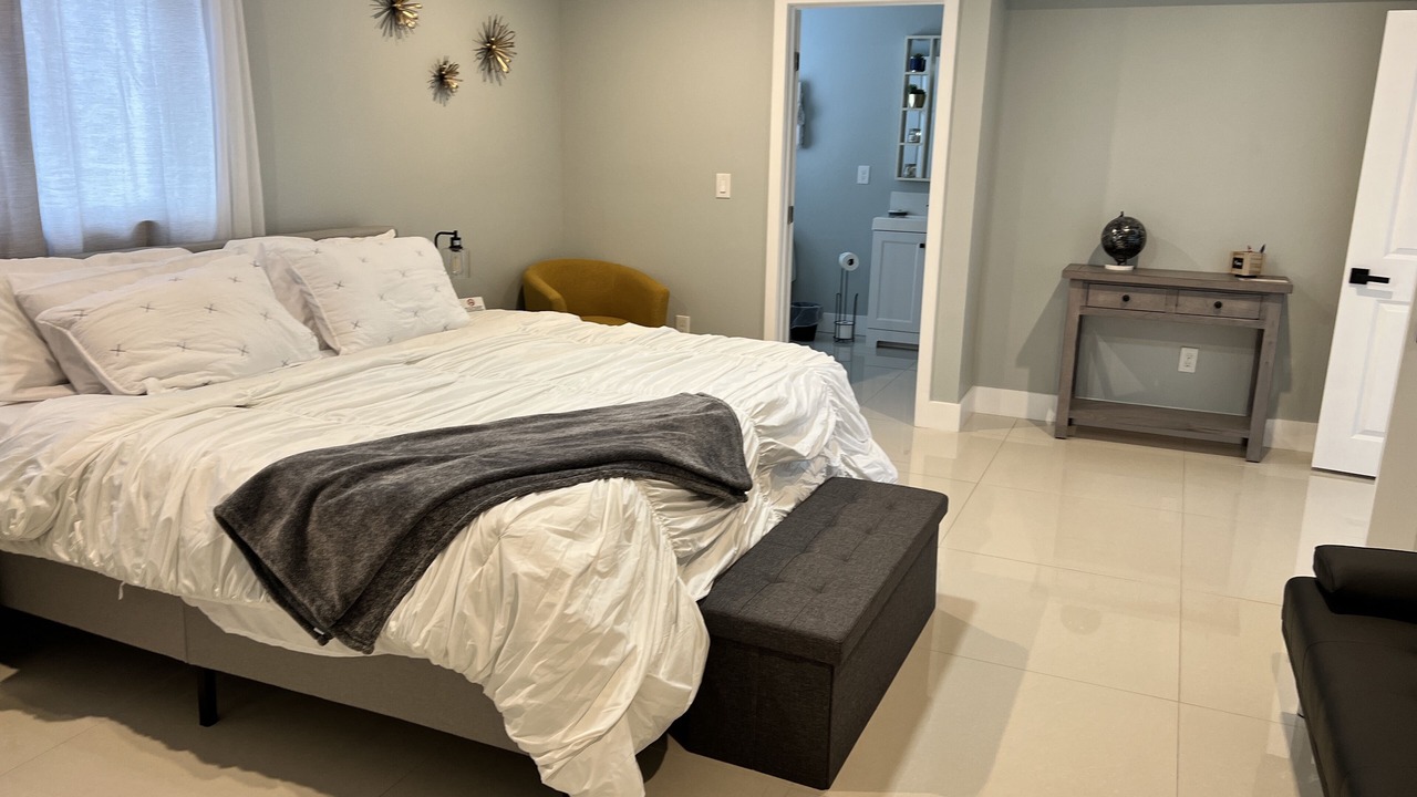 Photo of Bedroom in Edgewater