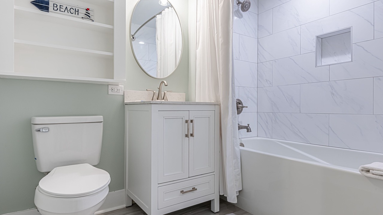 Photo of Bathroom in Baytowne Wharf