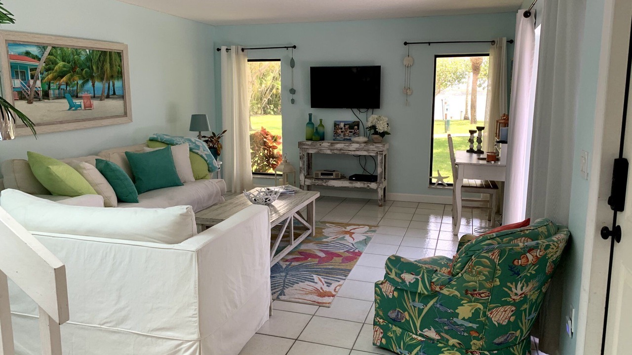 Photo of Livingroom in Jupiter Plantation