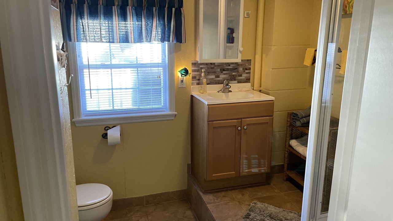 Photo of Bathroom in Weeki Wachee Gardens