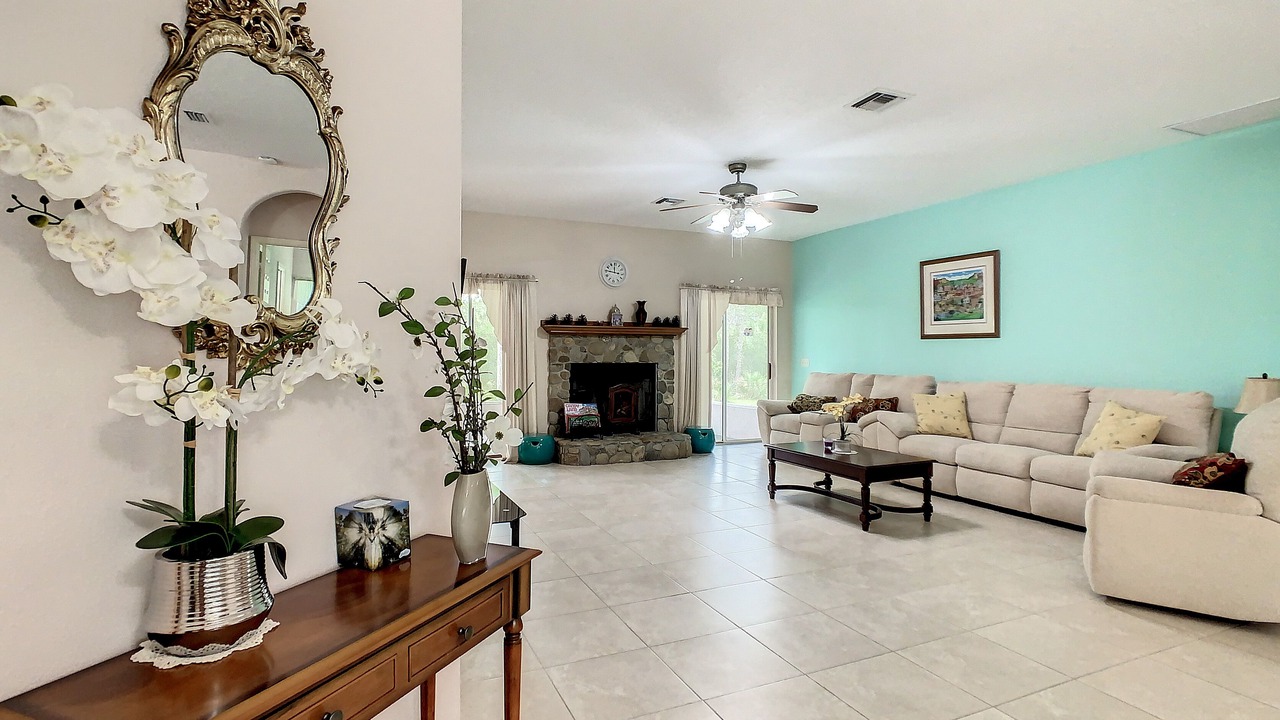 Photo of Livingroom in Interchange Square