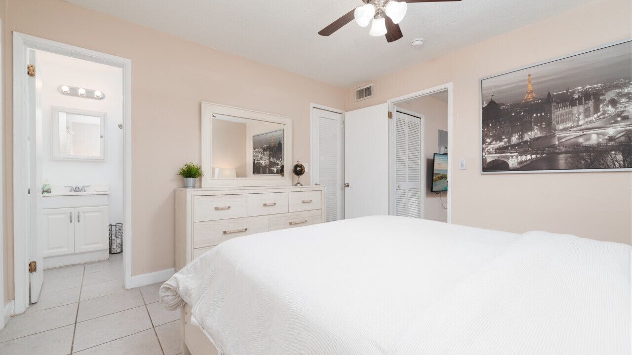 Photo of Bedroom in Wilton Manors