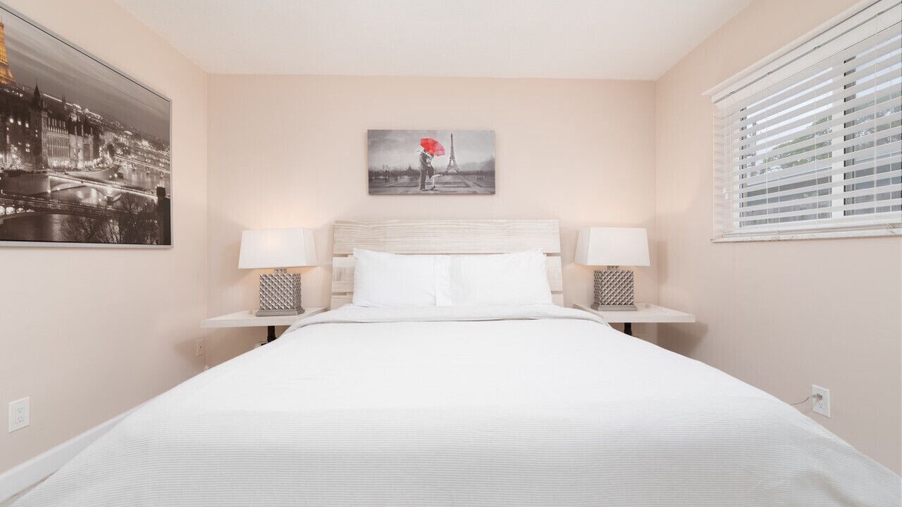 Photo of Bedroom in Wilton Manors