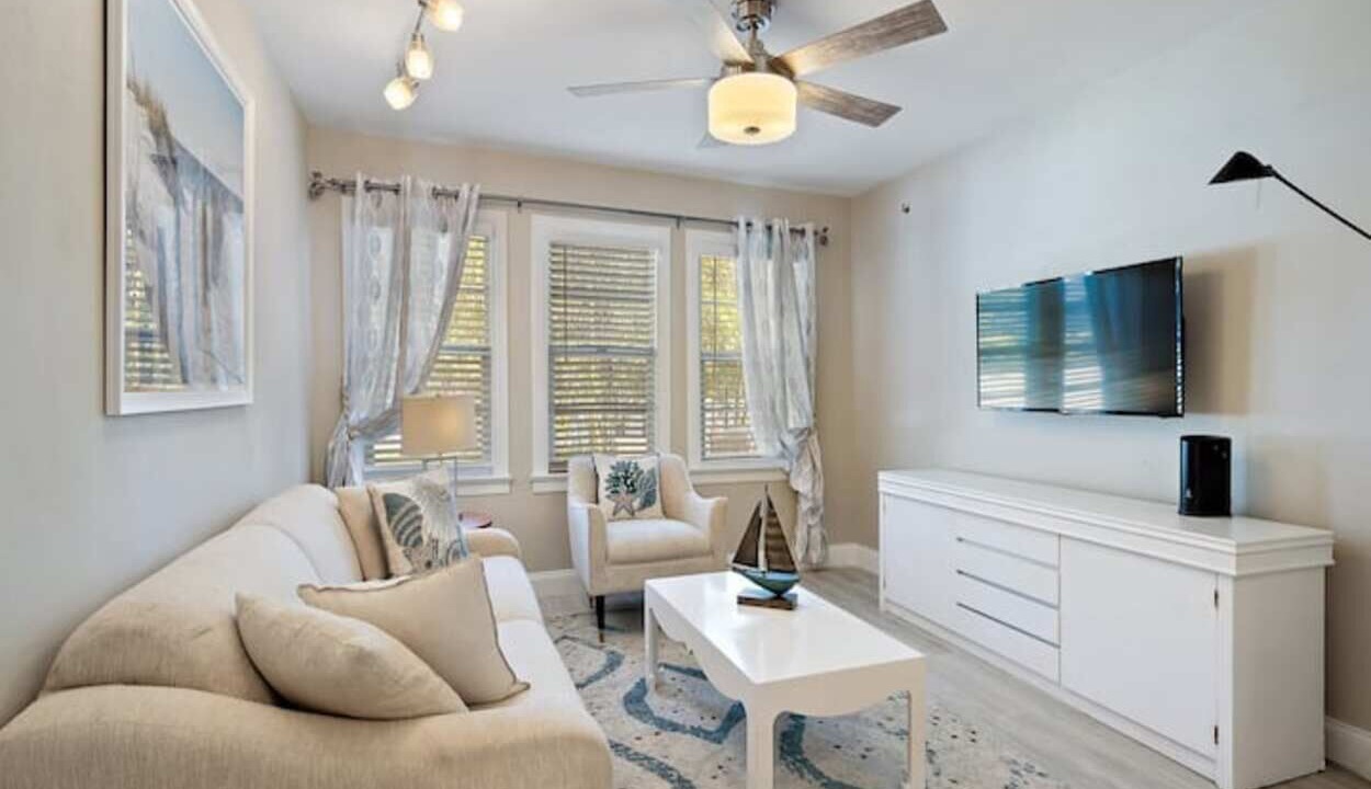 Photo of Livingroom in Parrot Cove