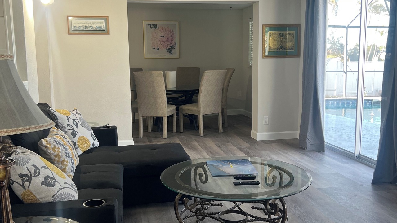 Photo of Livingroom in Edgewater