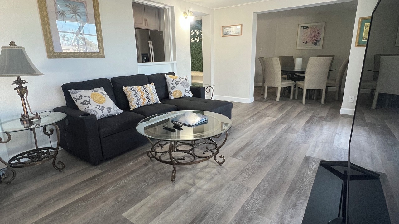 Photo of Livingroom in Edgewater