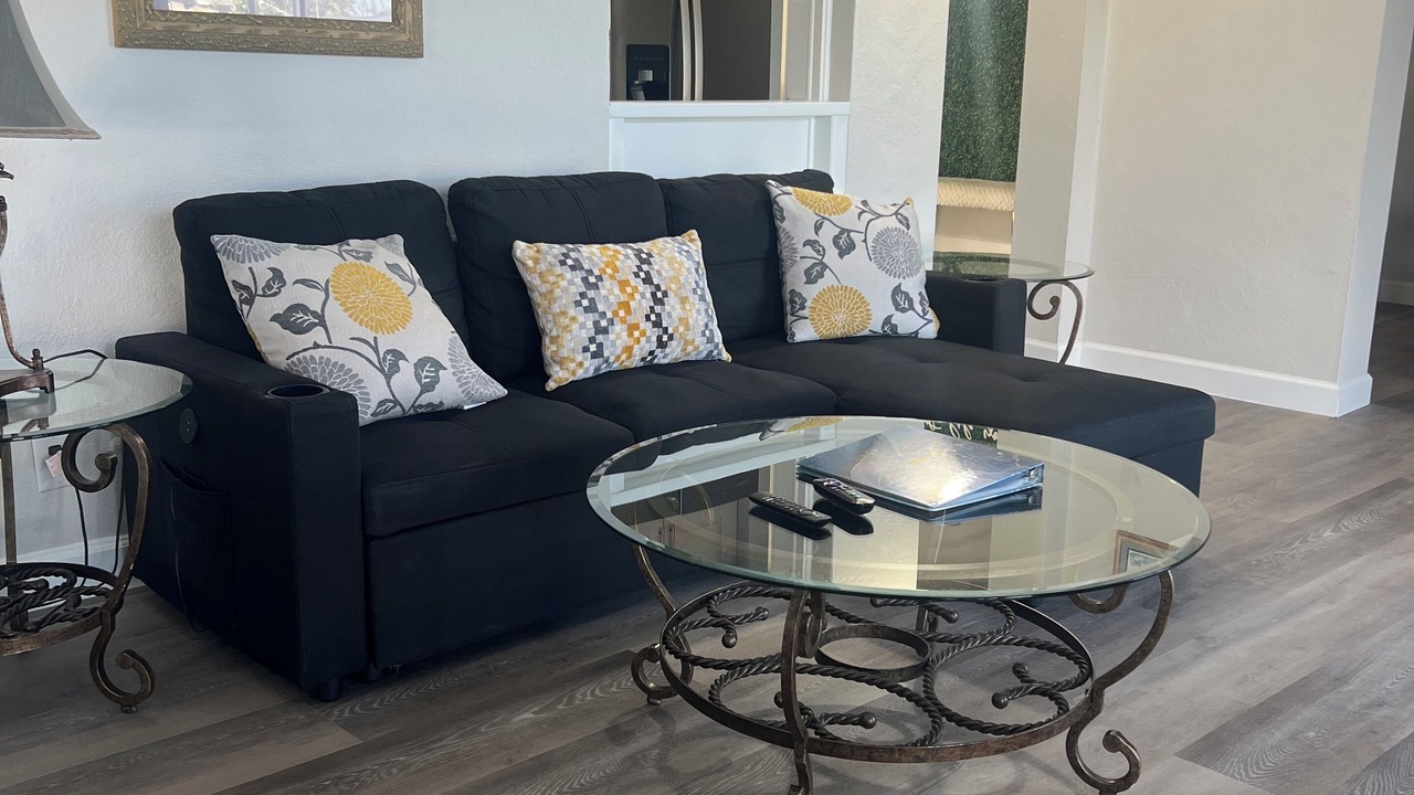 Photo of Livingroom in Edgewater