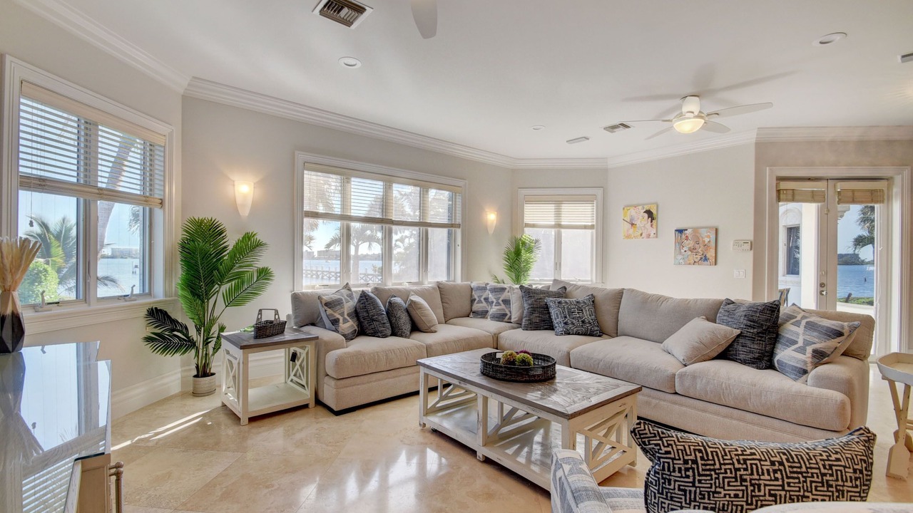 Photo of Livingroom in Lake Worth