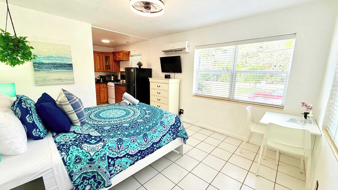 Photo of Bedroom in Hollywood South Central Beach