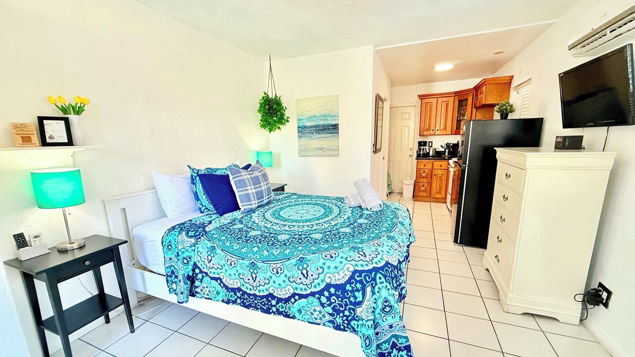 Photo of Bedroom in Hollywood South Central Beach
