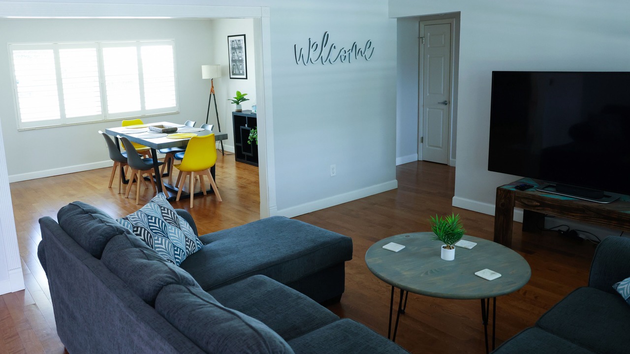 Photo of Livingroom in Shore Acre Heights