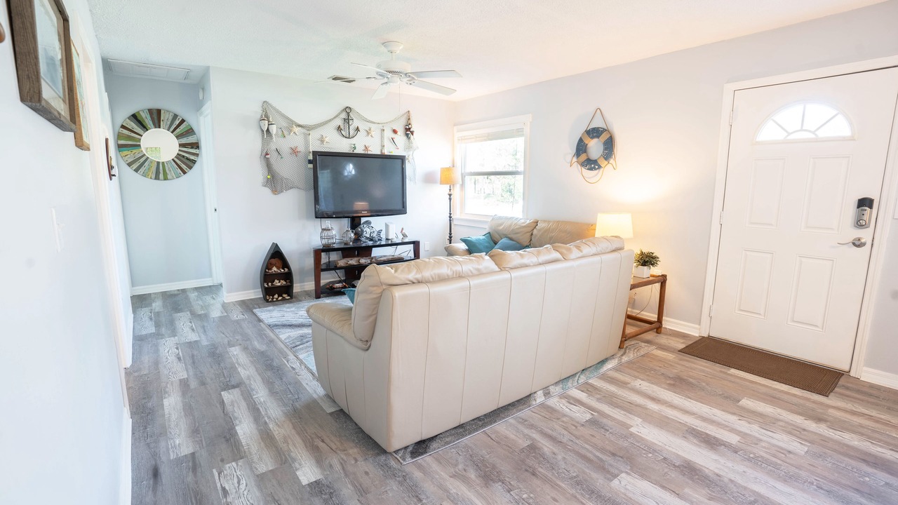 Photo of Livingroom in Gulf Cove