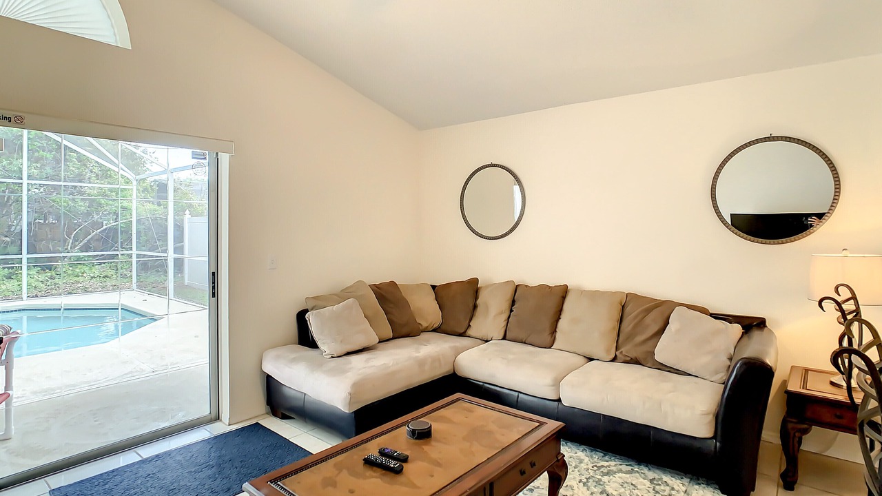 Photo of Livingroom in Windward Cay