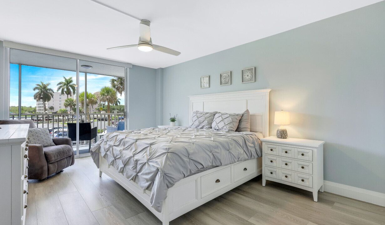 Photo of Bedroom in Vanderbilt Beach