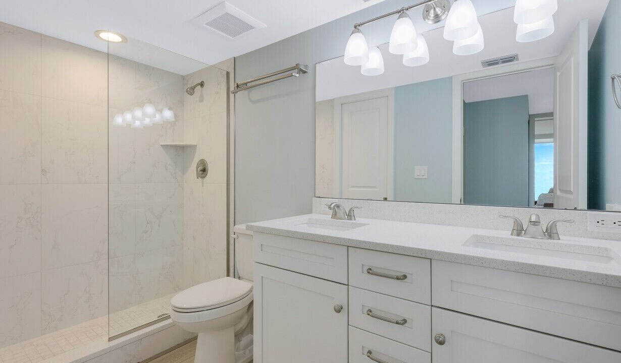 Photo of Bathroom in Vanderbilt Beach