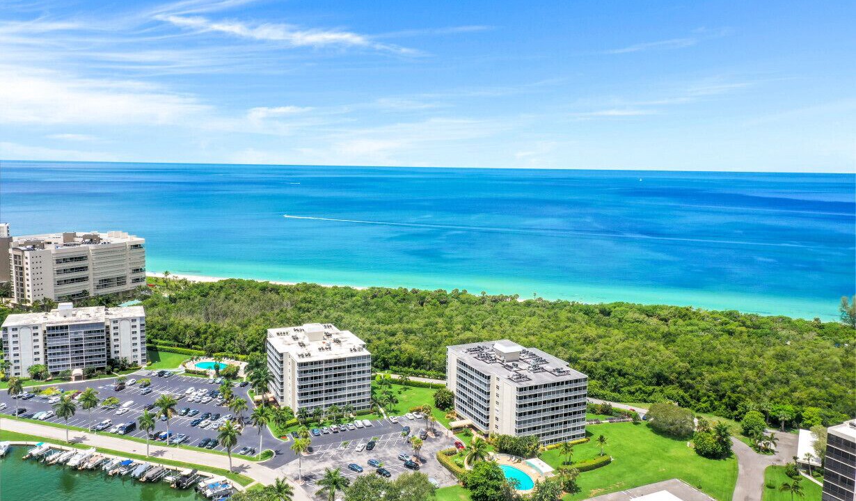 Photo of Outdoor in Vanderbilt Beach