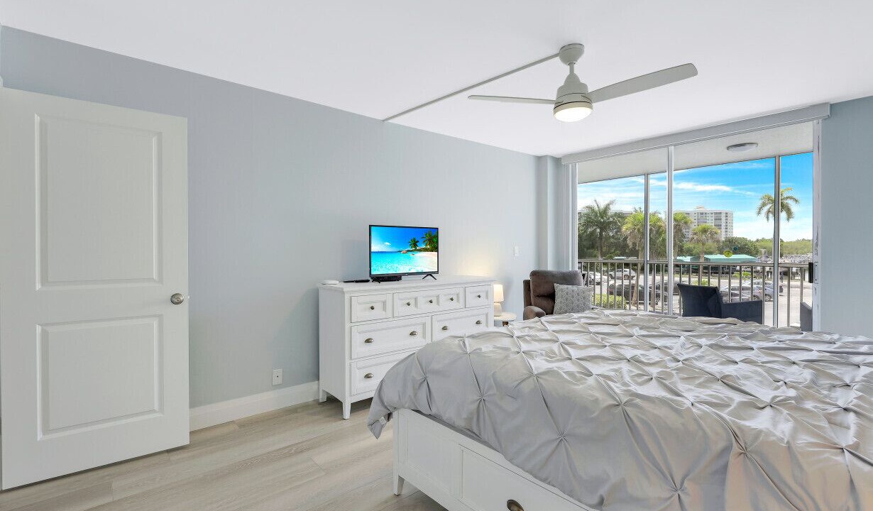 Photo of Bedroom in Vanderbilt Beach