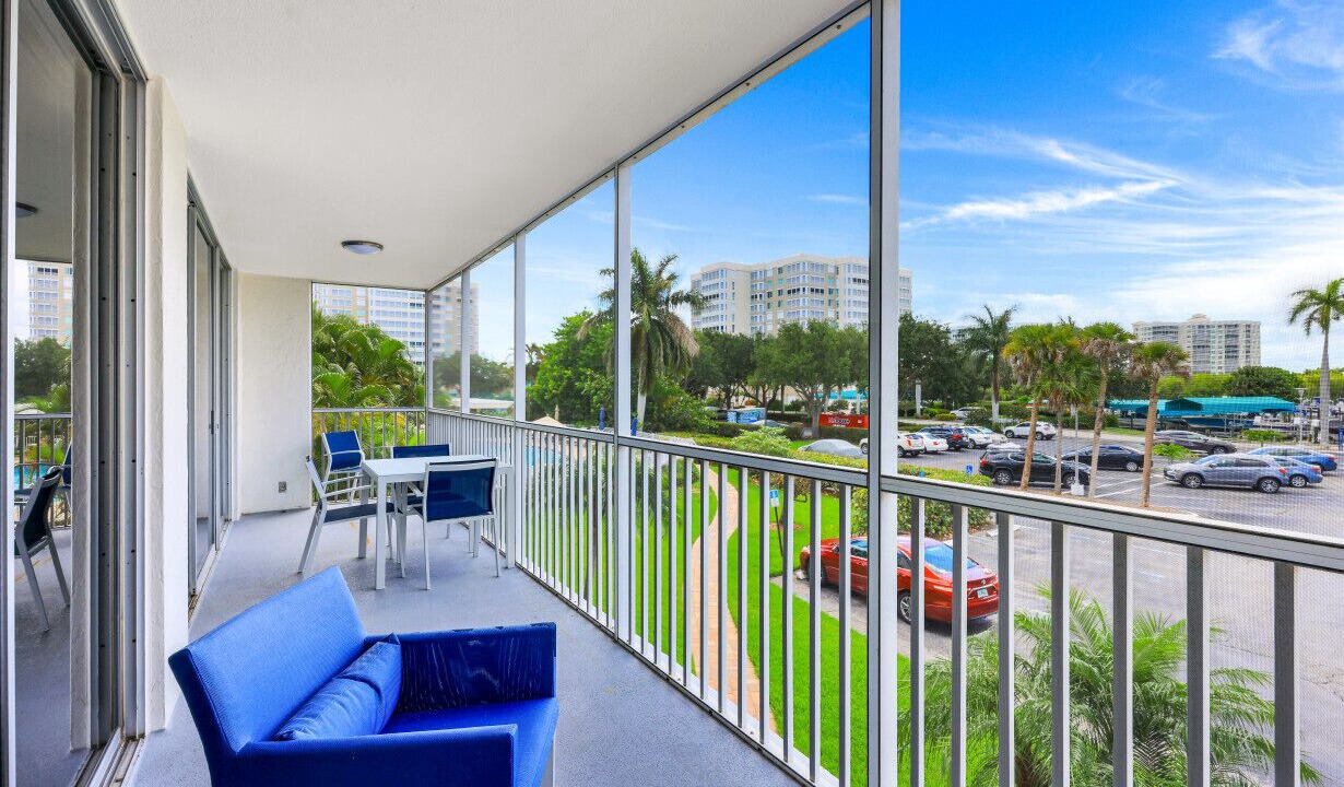 Photo of Outdoor in Vanderbilt Beach