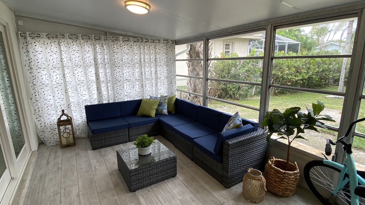 Photo of Livingroom in Naples Park