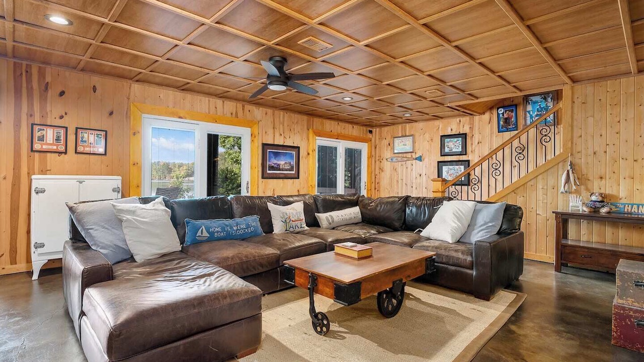 Photo of Livingroom in Six Mile