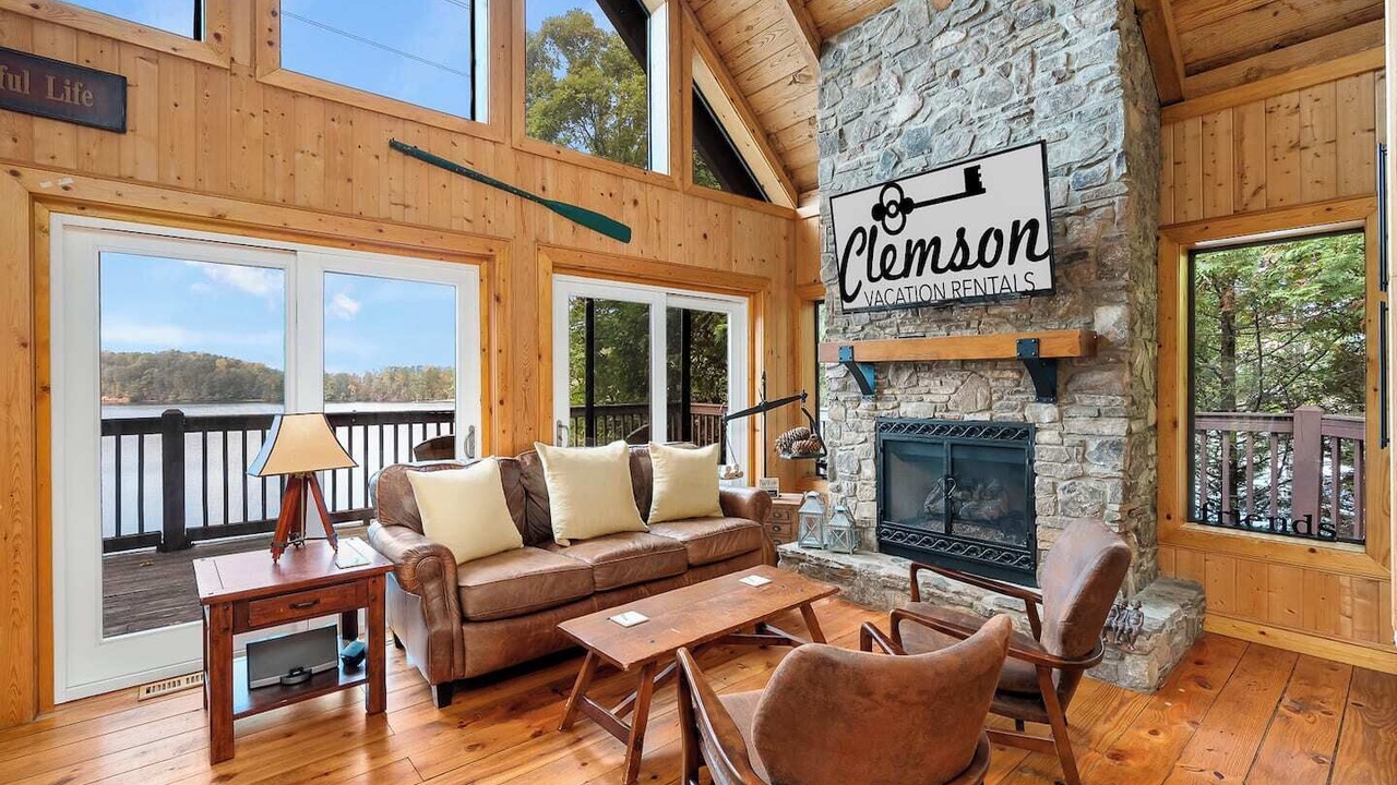 Photo of Livingroom in Six Mile