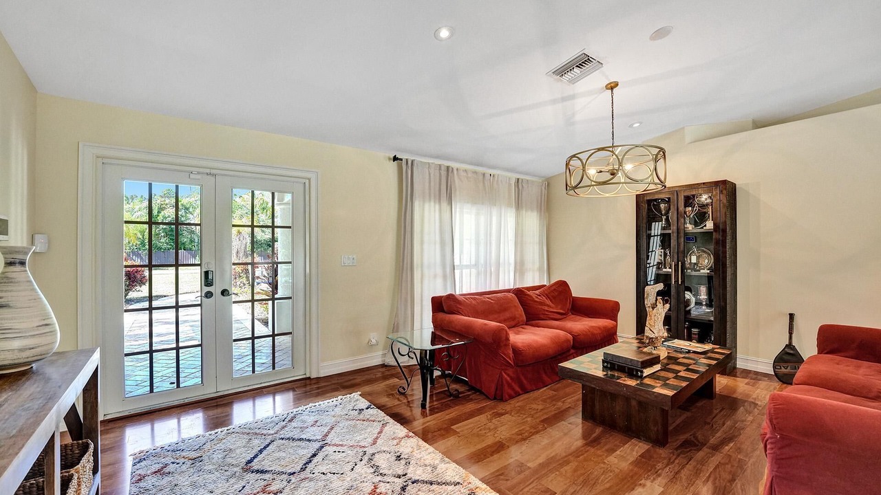 Photo of Livingroom in Survey Creek