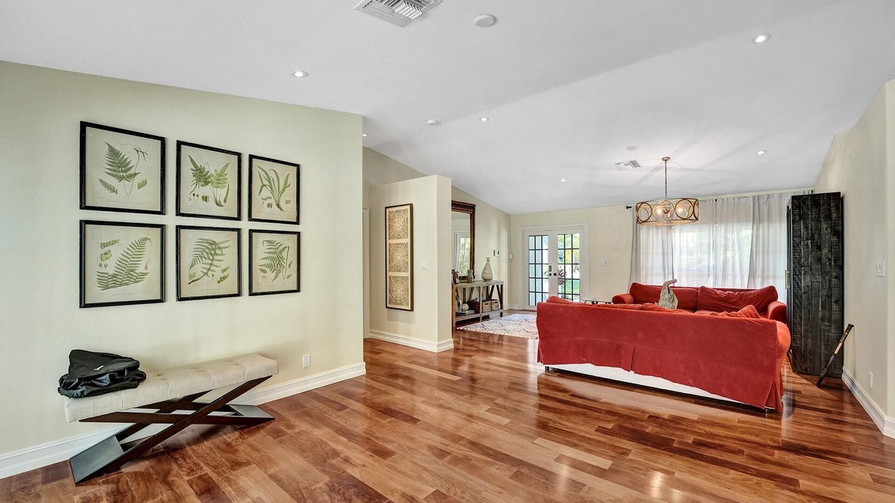 Photo of Livingroom in Survey Creek