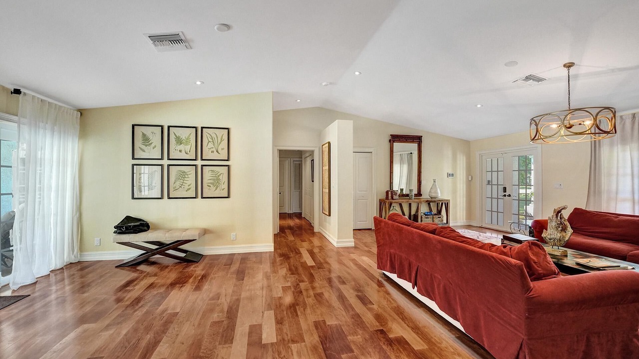 Photo of Livingroom in Survey Creek