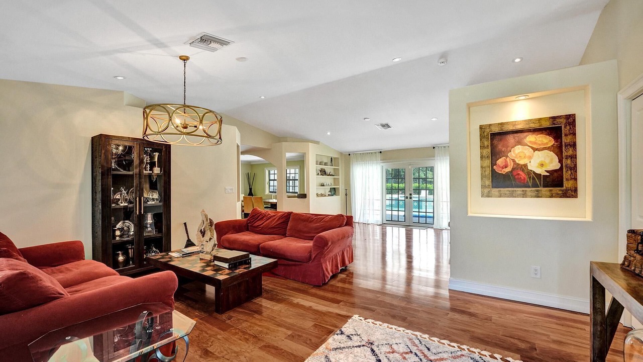 Photo of Livingroom in Survey Creek