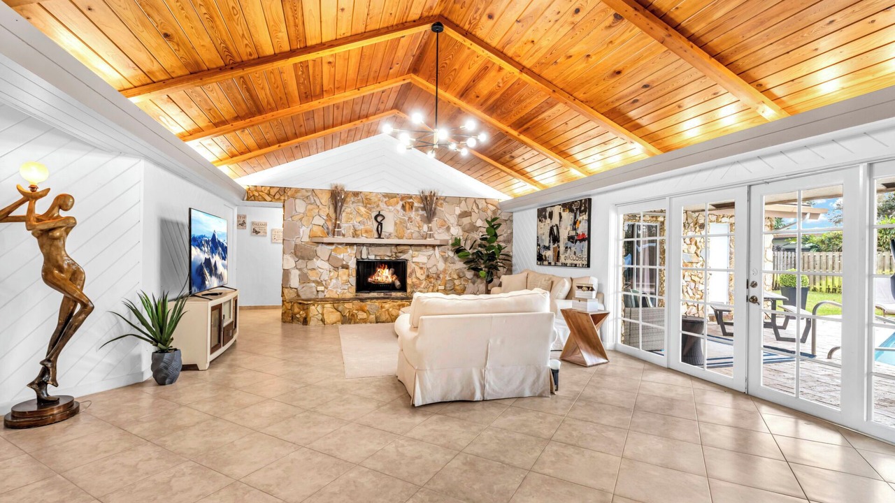 Photo of Livingroom in Deerfield Beach