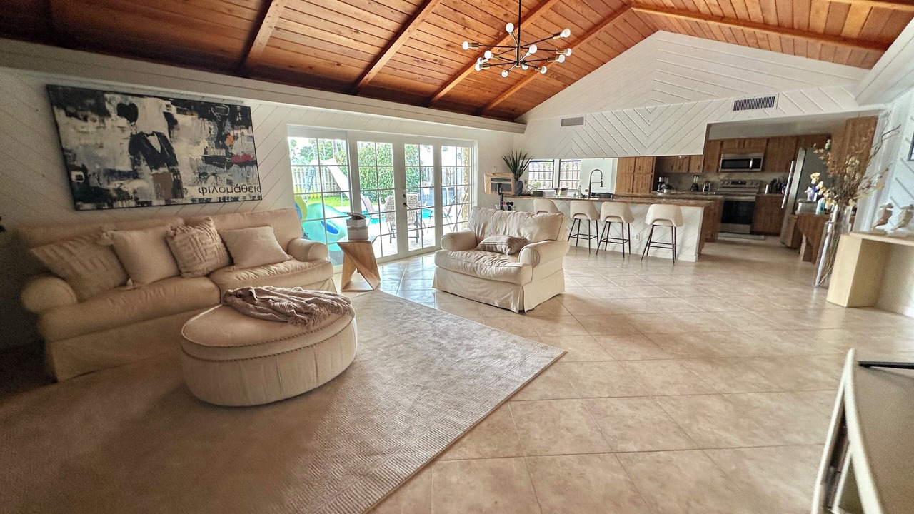 Photo of Livingroom in Deerfield Beach