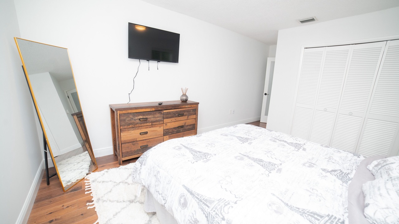 Photo of Bedroom in Ludlam