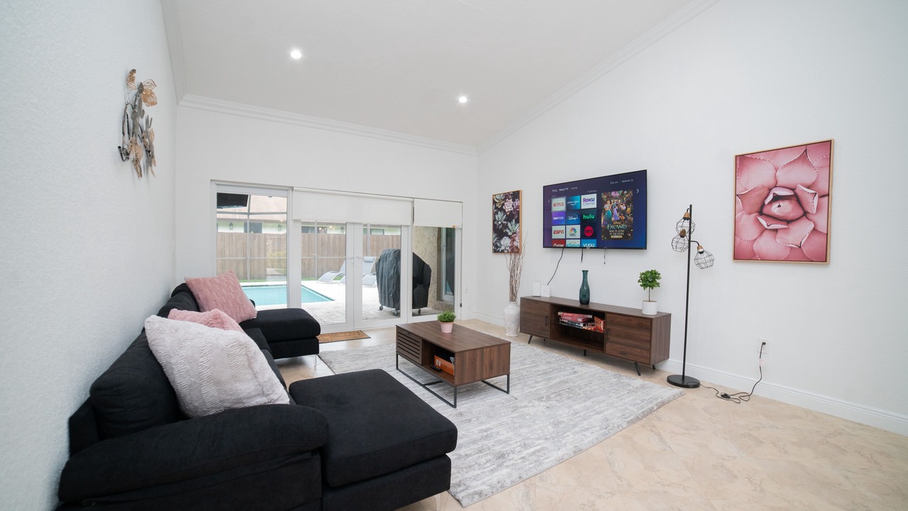 Photo of Livingroom in Ludlam
