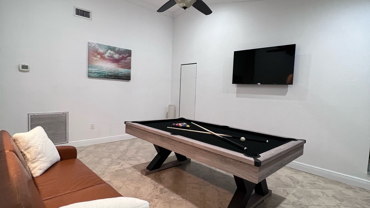 Photo of Livingroom in Ludlam