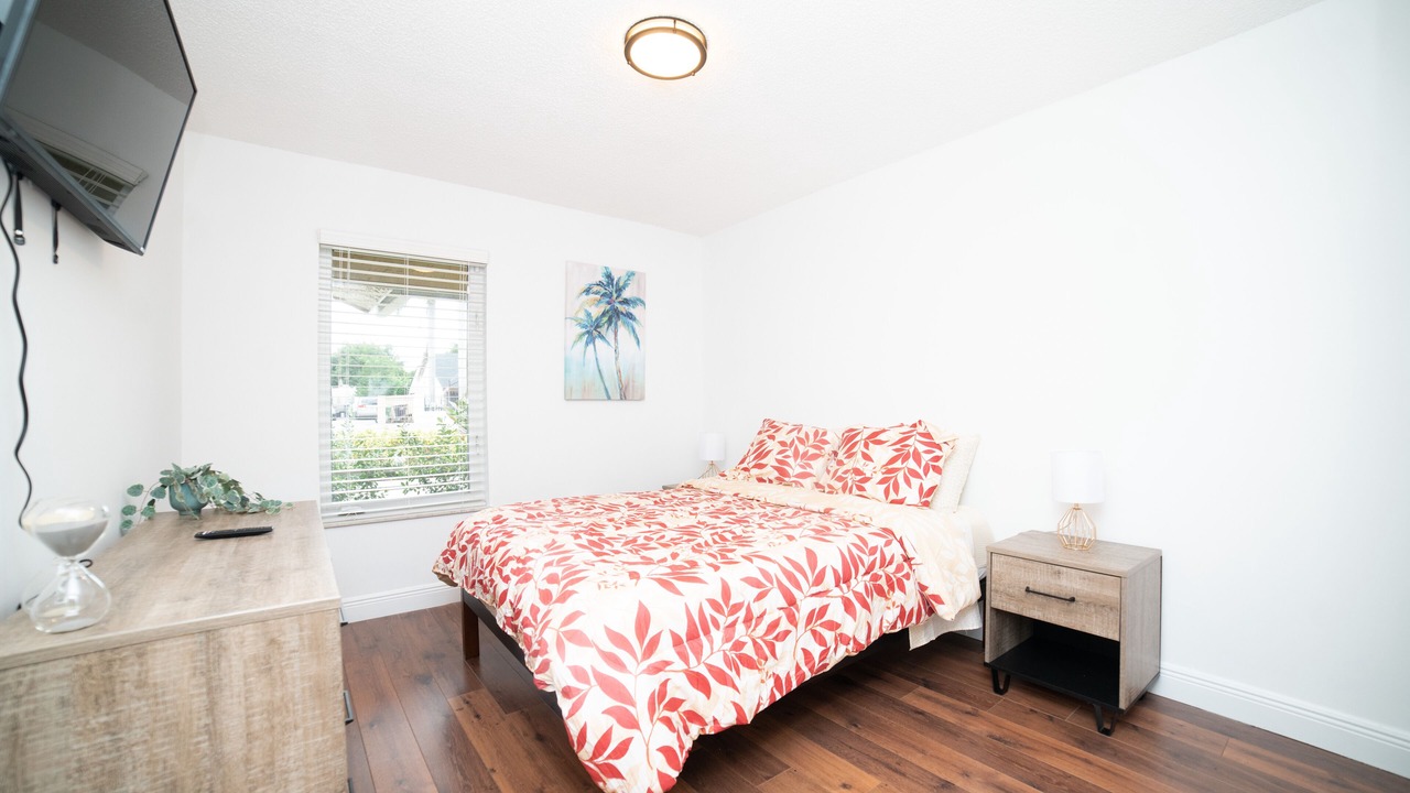 Photo of Bedroom in Ludlam