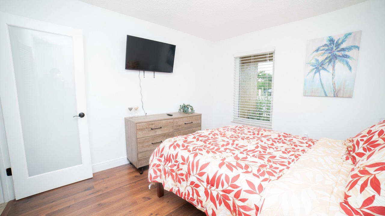 Photo of Bedroom in Ludlam