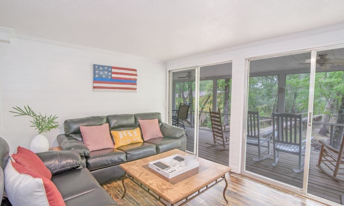 Photo of Livingroom in Bell