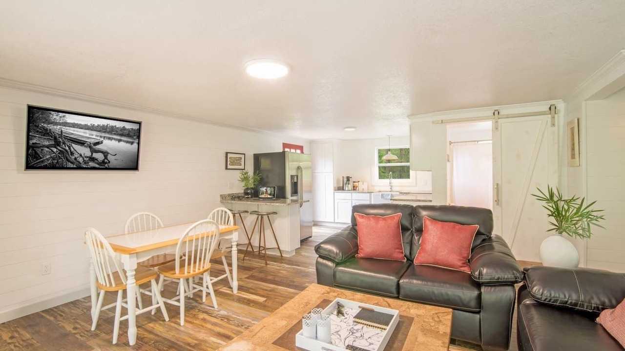 Photo of Livingroom in Bell