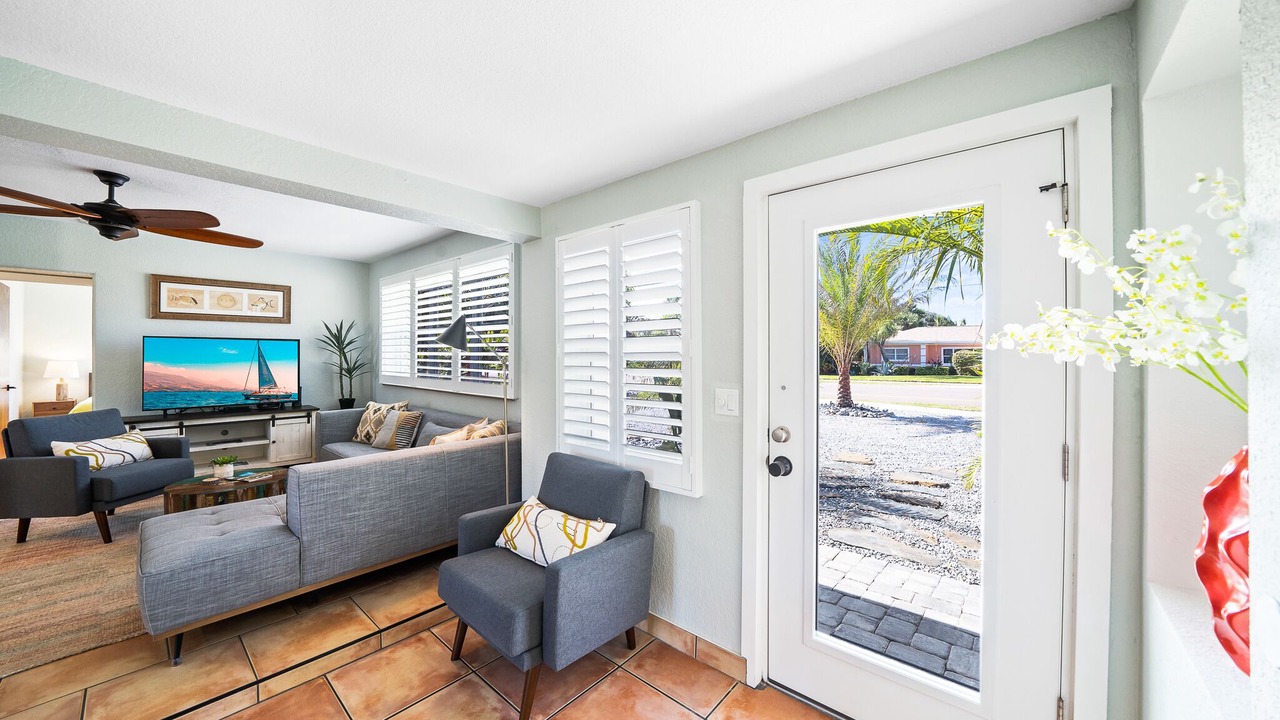 Photo of Livingroom in Snug Harbor Estates