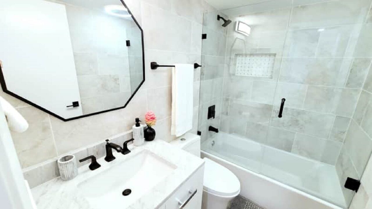 Photo of Bathroom in Jupiter Bay