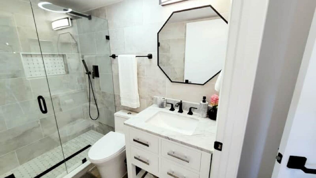 Photo of Bathroom in Jupiter Bay