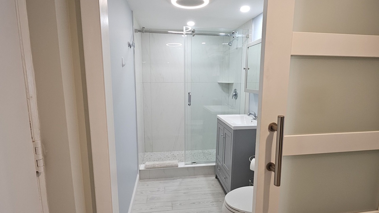 Photo of Bathroom in Vanderbilt Beach