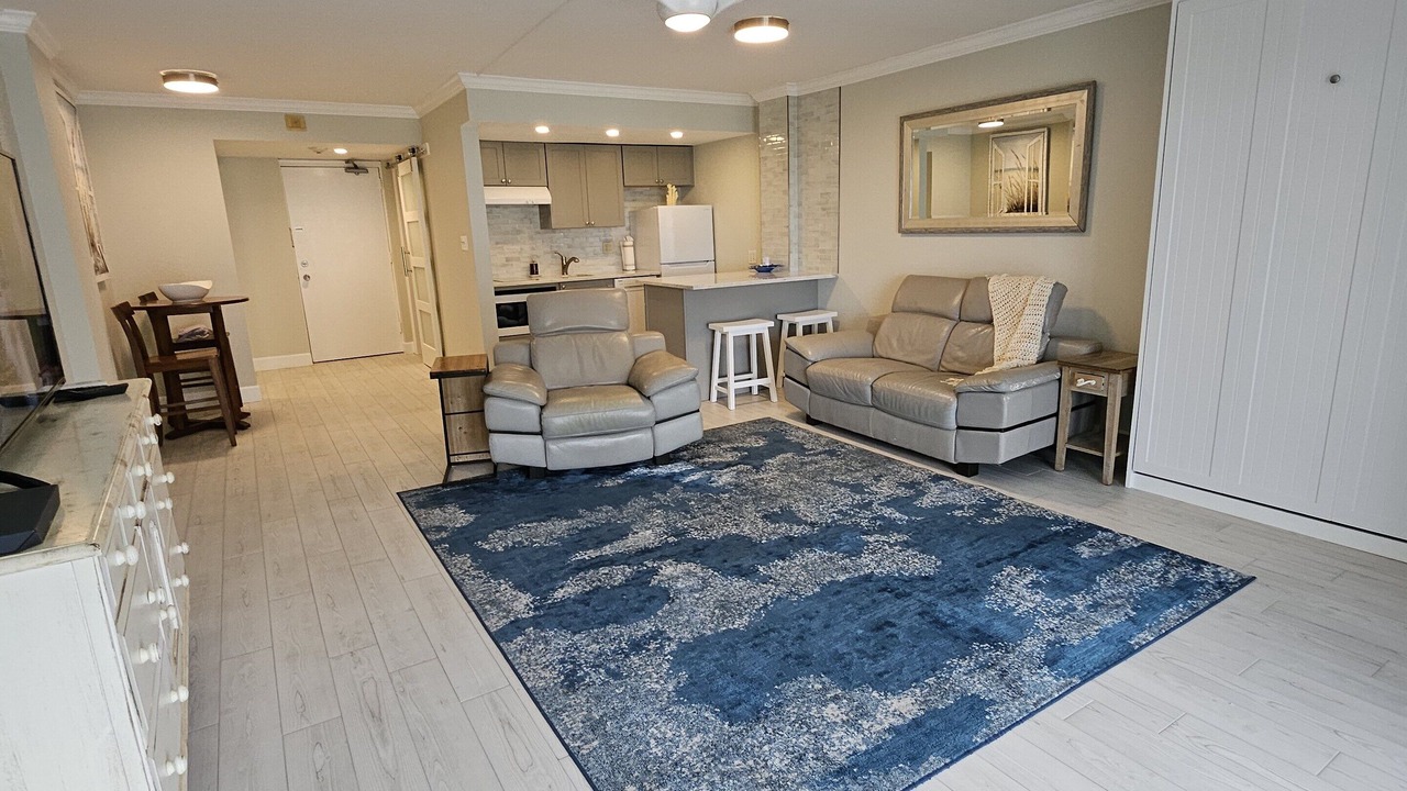 Photo of Livingroom in Vanderbilt Beach