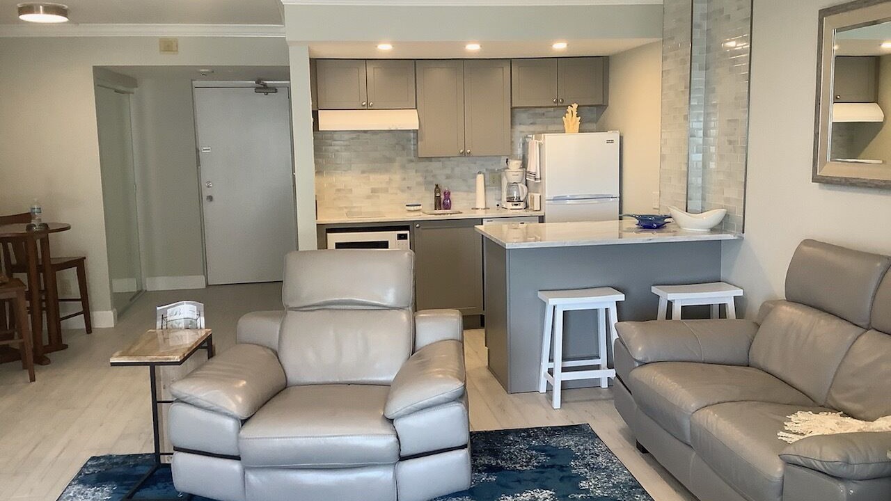 Photo of Livingroom in Vanderbilt Beach