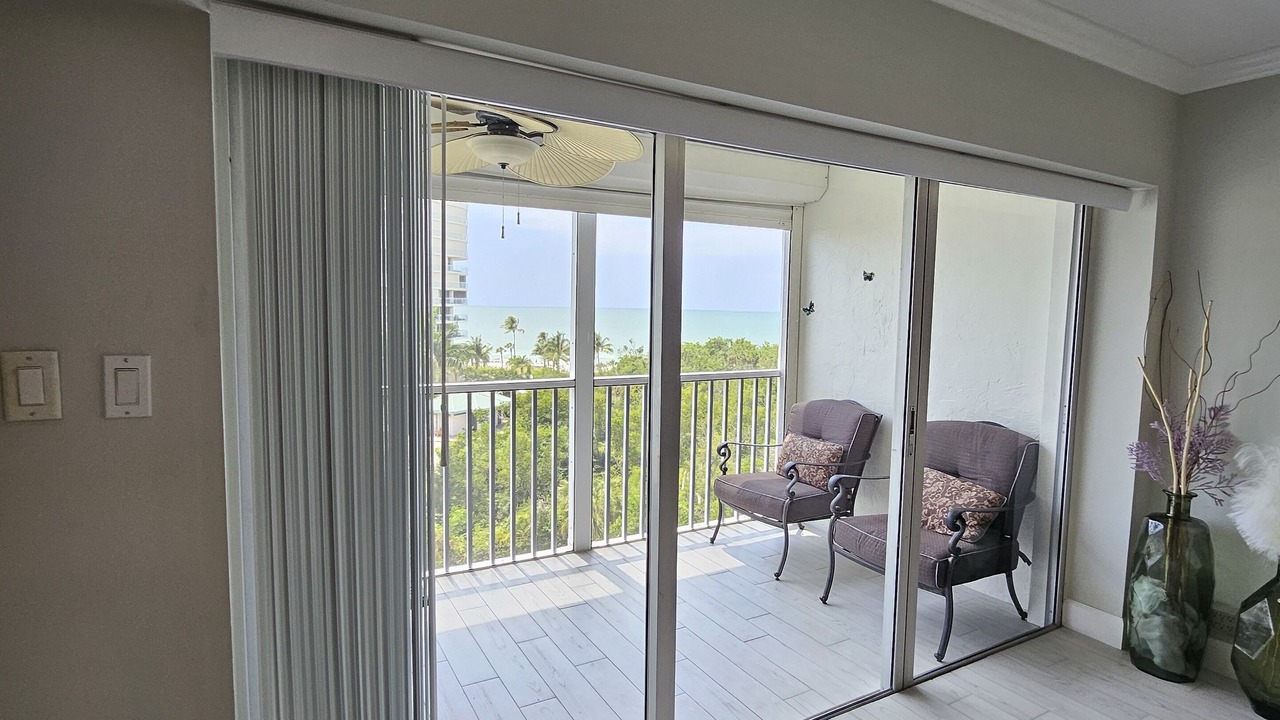 Photo of Livingroom in Vanderbilt Beach