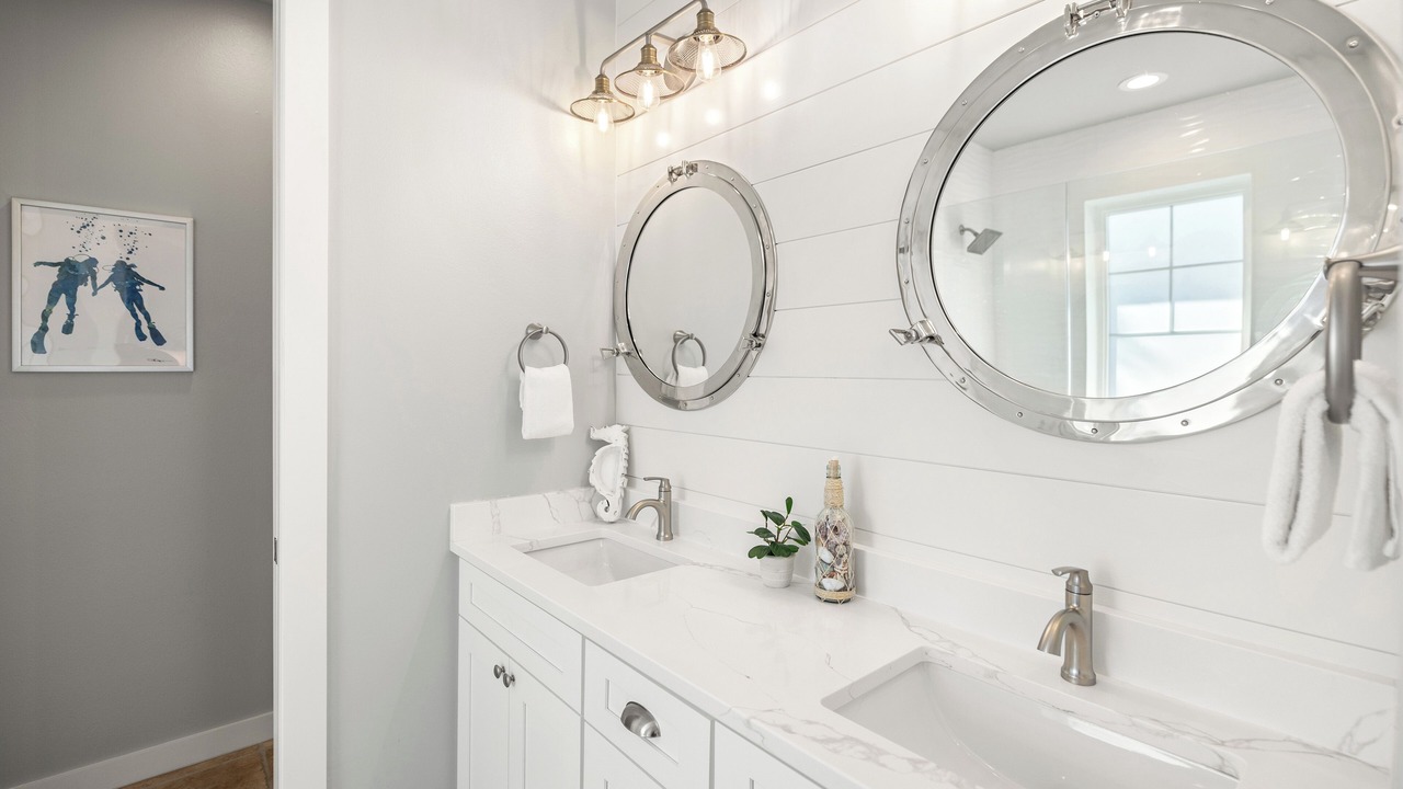 Photo of Bathroom in Laurel Grove