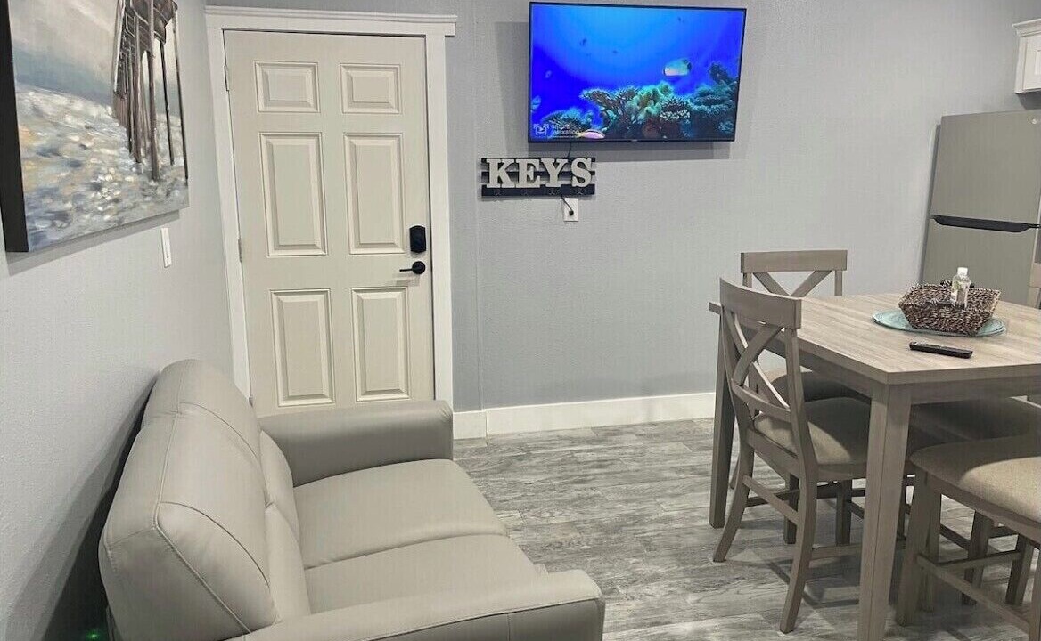 Photo of Livingroom in Egypt Lake-Leto